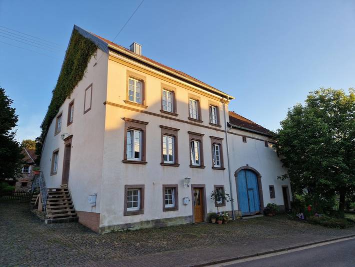 Ferienwohnung für 6 Personen, mit Balkon und Terrasse sowie Garten in Illingen