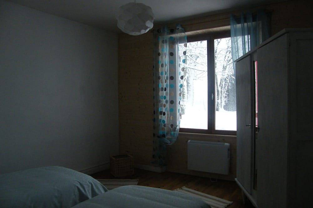Bright, detached house in Saint-Donat, Volcans d'Auvergne Regional Nature Park