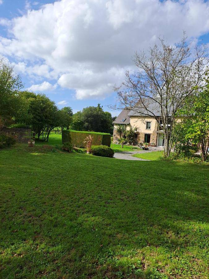 Location de vacances pour 2 personnes, avec Terrasse ainsi que Jardin et Vue à Notre-Dame-de-Cenilly