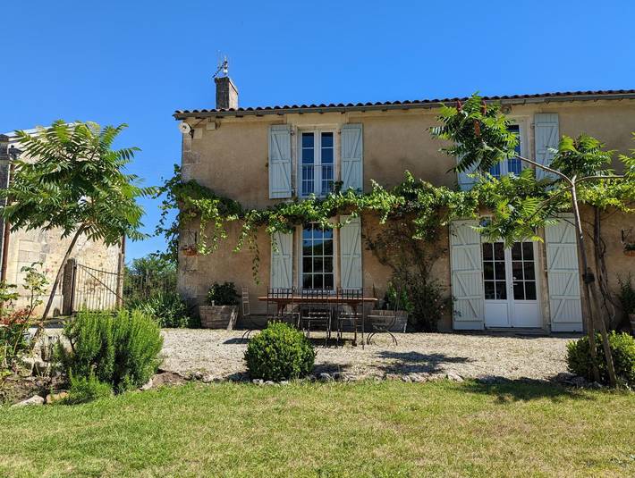 Gîte pour 8 personnes, avec jardin ainsi que piscine et terrasse à Chadurie - 2