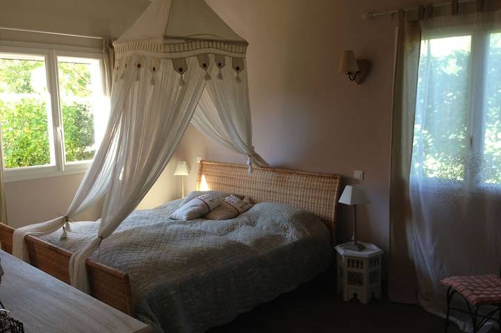 Location de vacances pour 6 personnes, avec jardin ainsi que piscine et sauna, animaux acceptés à Pierrevert - 4