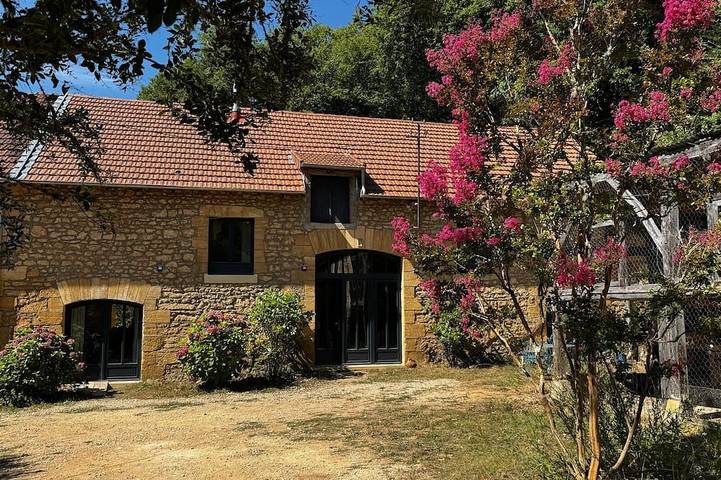 Ferienhaus für 4 Personen, mit Terrasse und Garten sowie Pool
