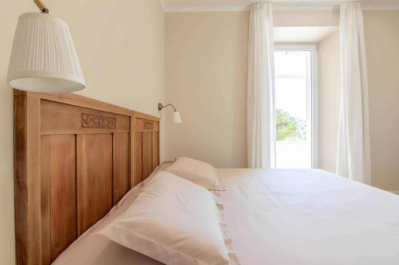 Ferienwohnung 'Camera Matrimoniale Vista Giardino' mit Bergblick, Pool und Wi-Fi in Domaso, Comer See
