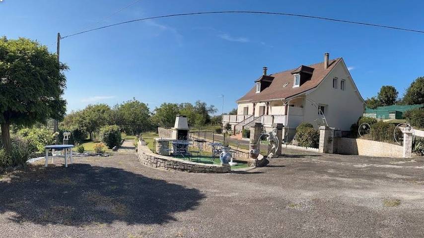 Gîte pour 12 personnes, avec terrasse ainsi que jardin et piscine, animaux acceptés à Payrac - 3