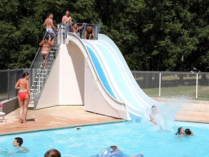 Camping pour 4 personnes, avec Terrasse et Bassin pour enfant