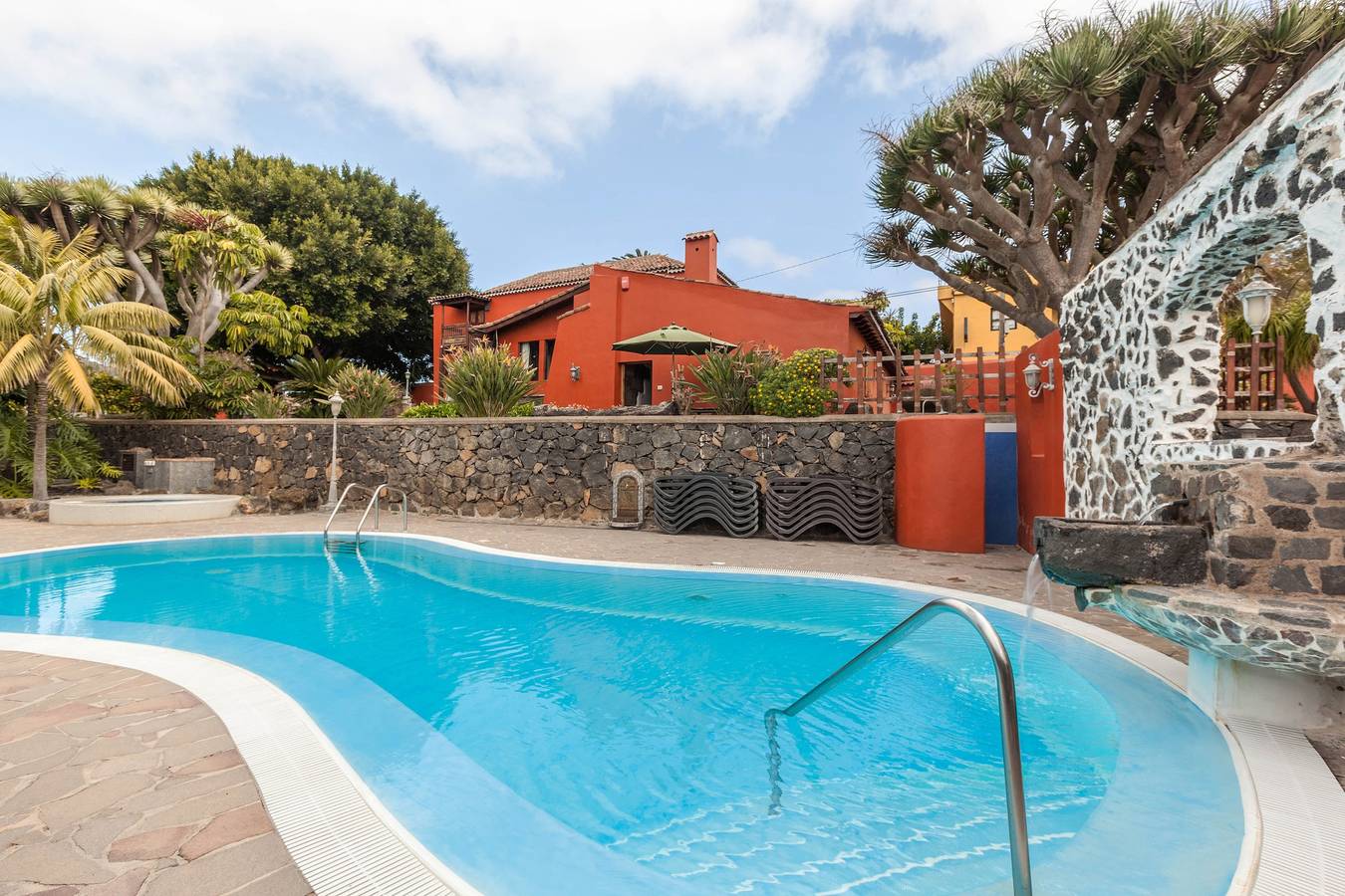 Finca "Los Viñedos Casa Rural" con vista mare, piscina comune, Wi-Fi, terrazza e giardino in La Caridad, Tacoronte
