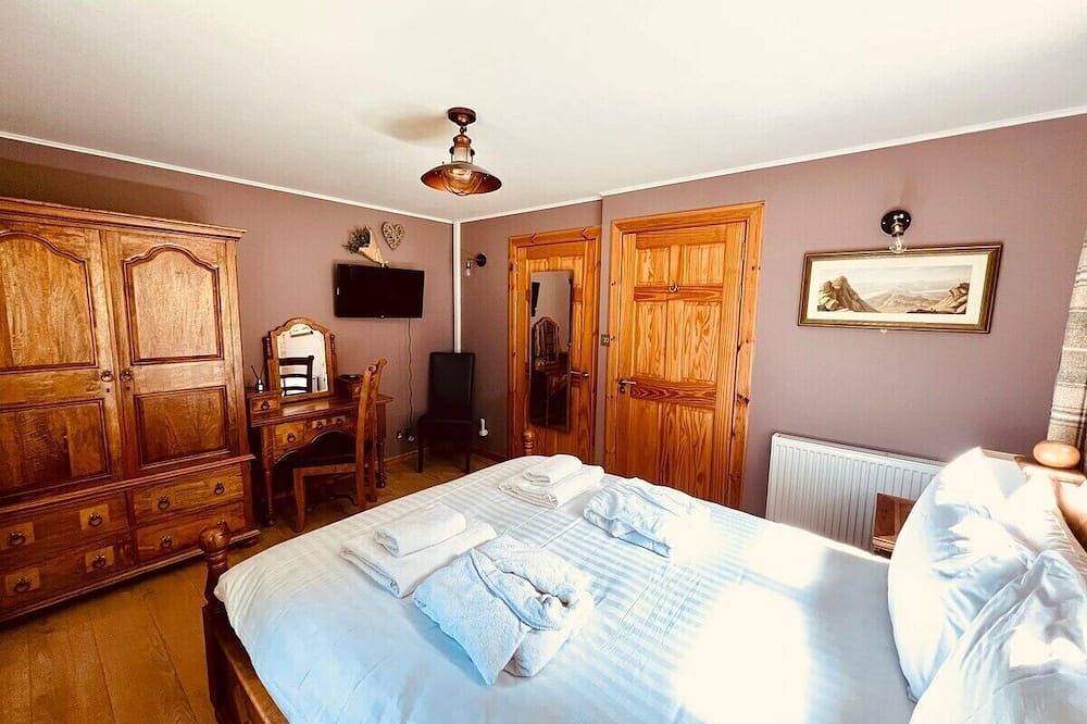 Traditionell-Kabine-Seeblick-Eigenes Badezimmer in Highlands