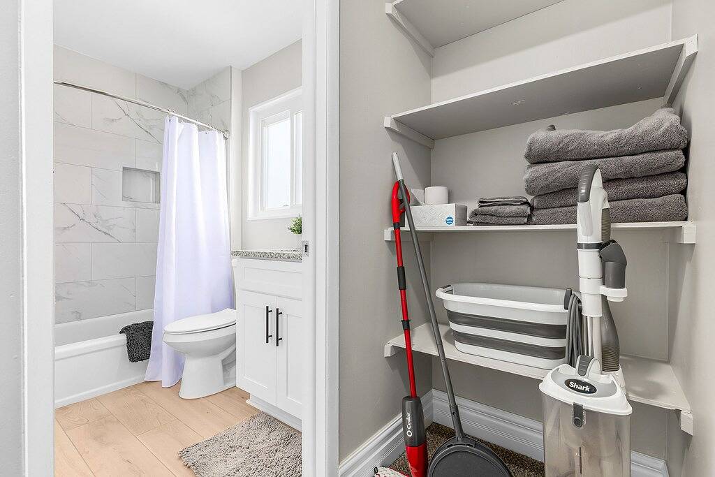 Ganze Wohnung, Prime Location! King Bed near Mt. Clemens Downtown in Mount Clemens, Lake St. Clair