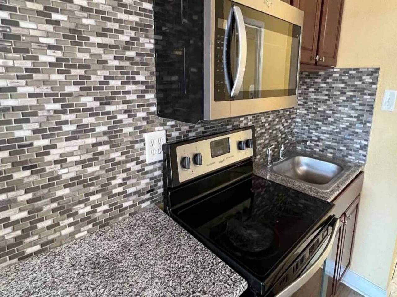 Ganze Wohnung, Kingsize-Bett | Mobile Klimaanlage | Badewanne | Rauchen | Küche in Wilmington, New Hanover County