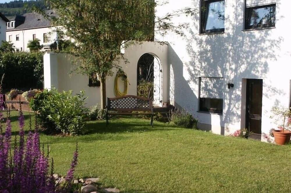 Ganze Wohnung, Ruhige 4-Sterne Ferienwohnung im idyllischen Weinort Leiwen/Mosel in Leiwen, Moseleifel