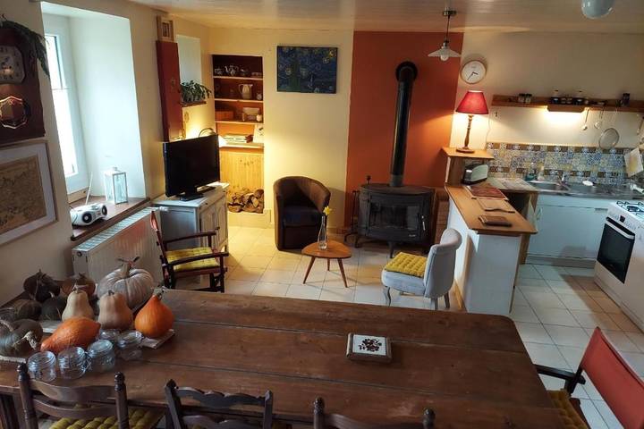 Gîte pour 5 personnes, avec terrasse et jardin à Pommerit-le-Vicomte - 2