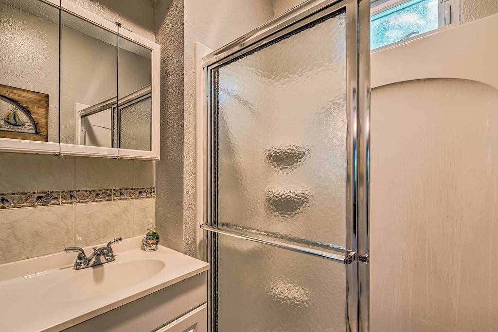 2 Mi to Beach: Canal-Front Home in Hudson! in Hudson, Pasco County