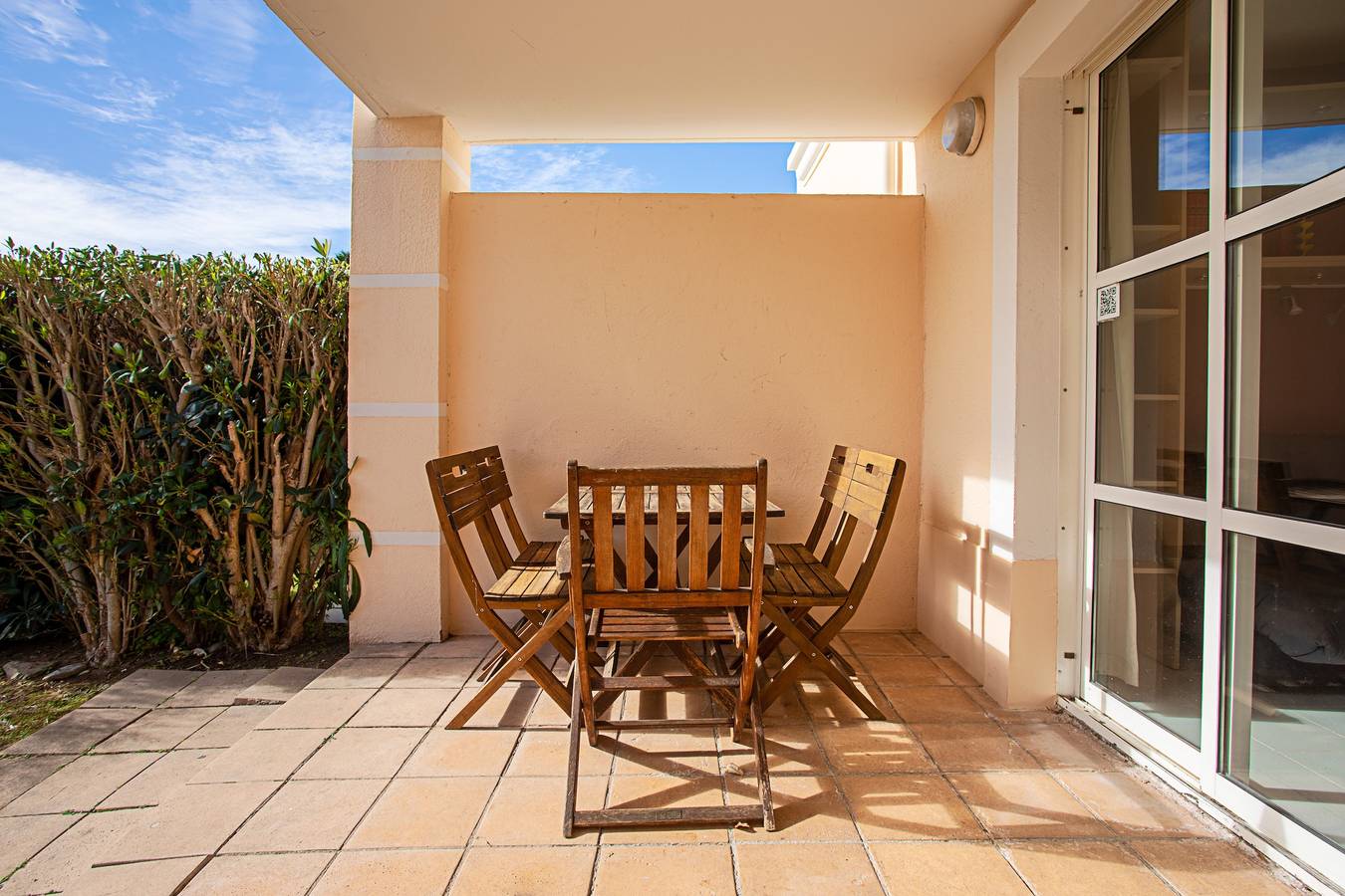 Appartement entier, Appartement "Coté Jardin, Villa De Cap Esterel", avec vue sur la mer, piscine partagée et Wi-Fi in Cap Estérel, Saint-Raphaël