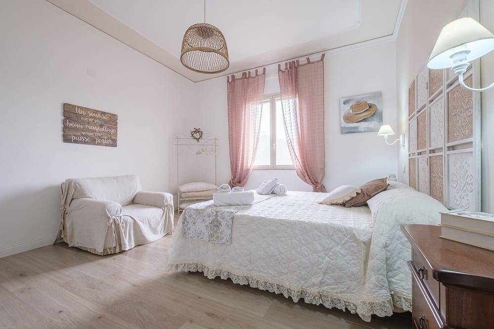 Holiday Home 'Tra Mare e Lago' with Private Terrace, Wi-Fi and A/C in Torre Faro, Messina