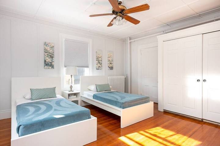 Vacation rental for 6 people, with terrace and yard, with pets in Newport