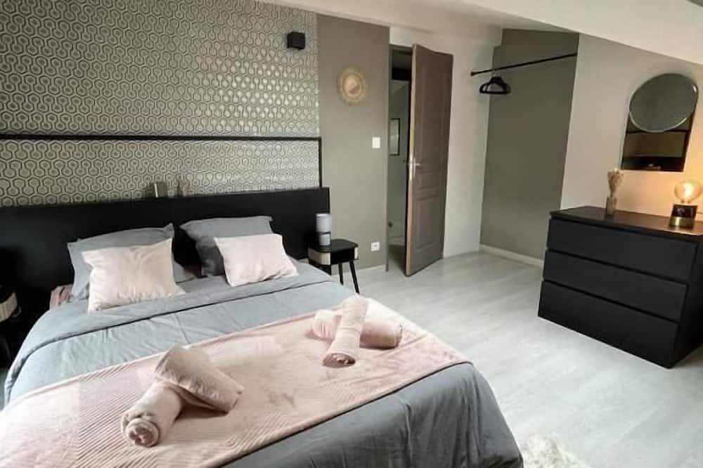 Entire apartment, Charming, cosy T3 in the heart of the historic center in Montauban, Tarn-et-Garonne