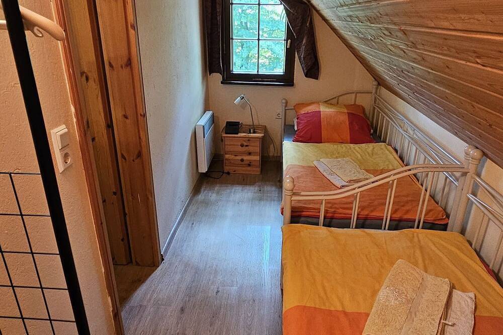 Ganze Wohnung, Gemütliche Ferienwohnung in mitten der Natur, mit Terrasse und Grillplatz in Kuchelmiß, Mecklenburgische Seenplatte