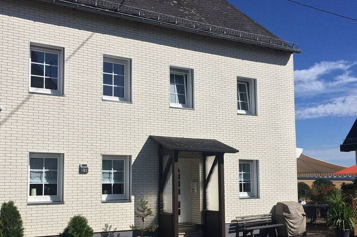 Ferienhaus für 8 Personen, mit Garten und Terrasse, mit Haustier in Lieg