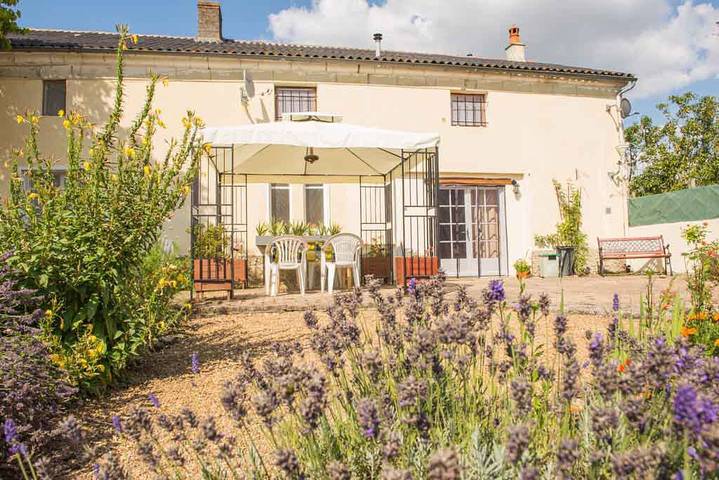 Gîte pour 5 personnes, avec piscine à Montreuil-Bellay