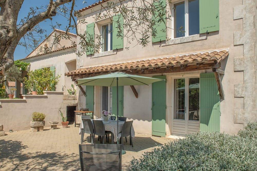 Ganze Wohnung, Appart Limonella - Appart avec terrasse et clim in Fontvieille, Arles und Umgebung