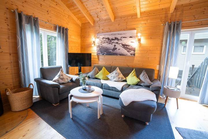 Ferienhaus für 4 Personen, mit Seeblick und Garten sowie Ausblick und Sauna in Mendig - 2