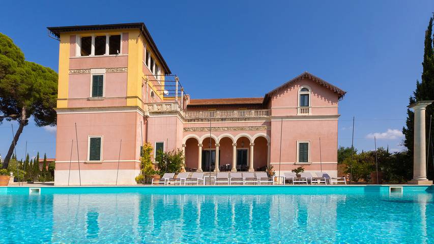 Villa con piscina per 20 persone, con Idromassaggio e Giardino a Casarano