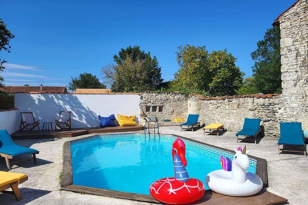 Maison de campagne, au calme. Idéal pour un séjour en famille ou entre amis ! in Villeneuve-la-Comtesse, Région de Saint-Jean-d'Angély