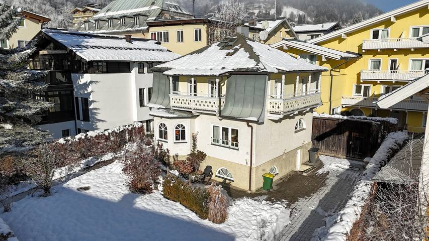 Ferienhaus für 10 Personen, mit Balkon und Garten sowie Seeblick in Zell am See