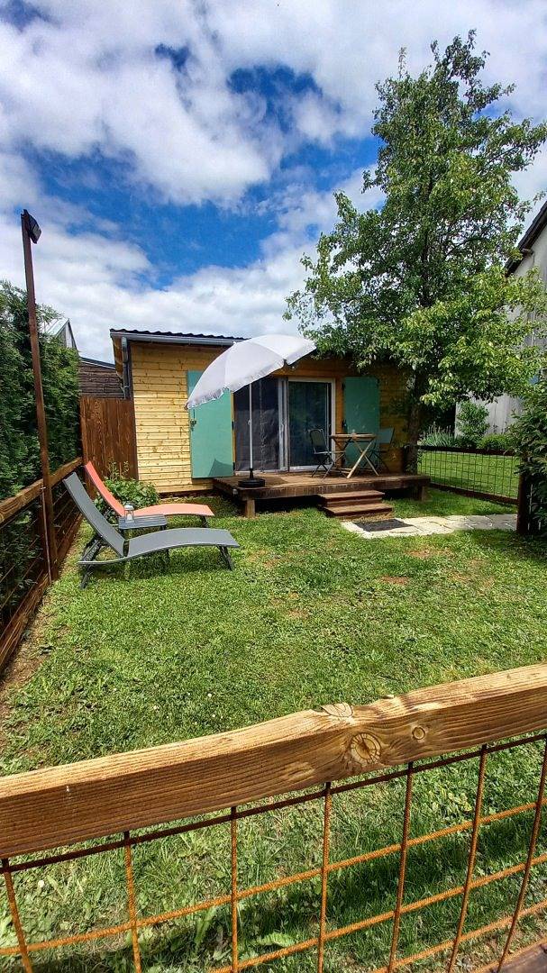Chalet pour 2 personnes, avec jardin ainsi que jacuzzi et terrasse, animaux acceptés dans Massif central - 2