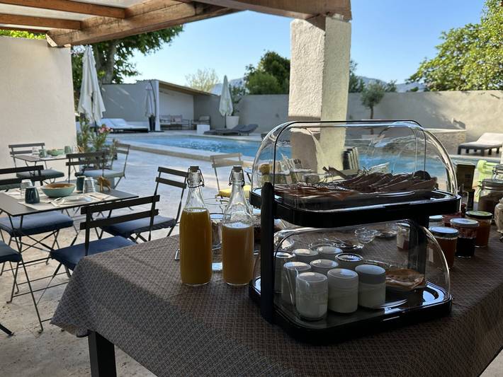 Chambre d’hôte pour 4 personnes, avec jacuzzi ainsi que jardin et piscine dans les Bouches-du-Rhône - 3