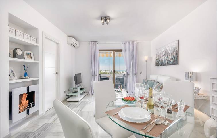 Ganze Ferienwohnung, Apartment mit Meerblick, Pool und Parkplatz in La Cala de Mijas, Mijas