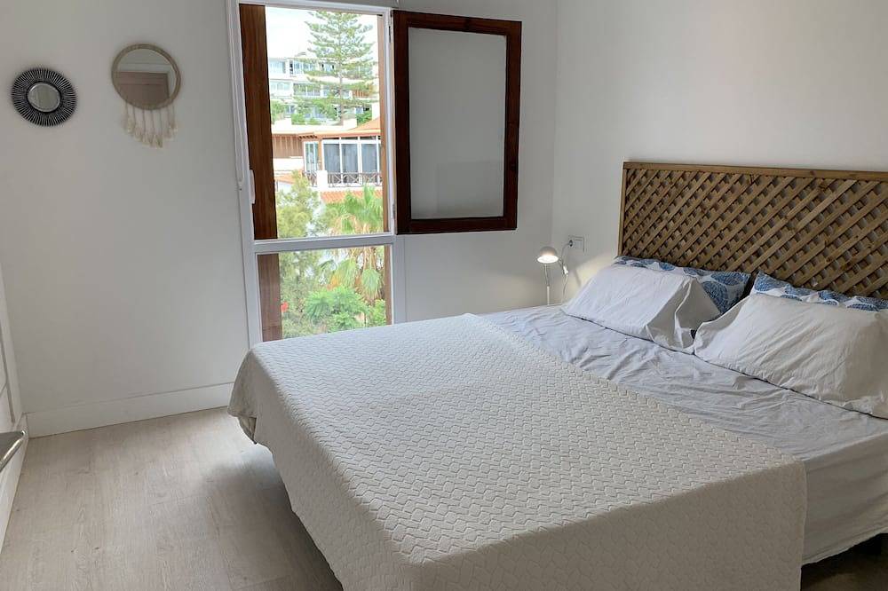 Entire apartment, Renovated beach apartment in Playa de las Américas, South Tenerife