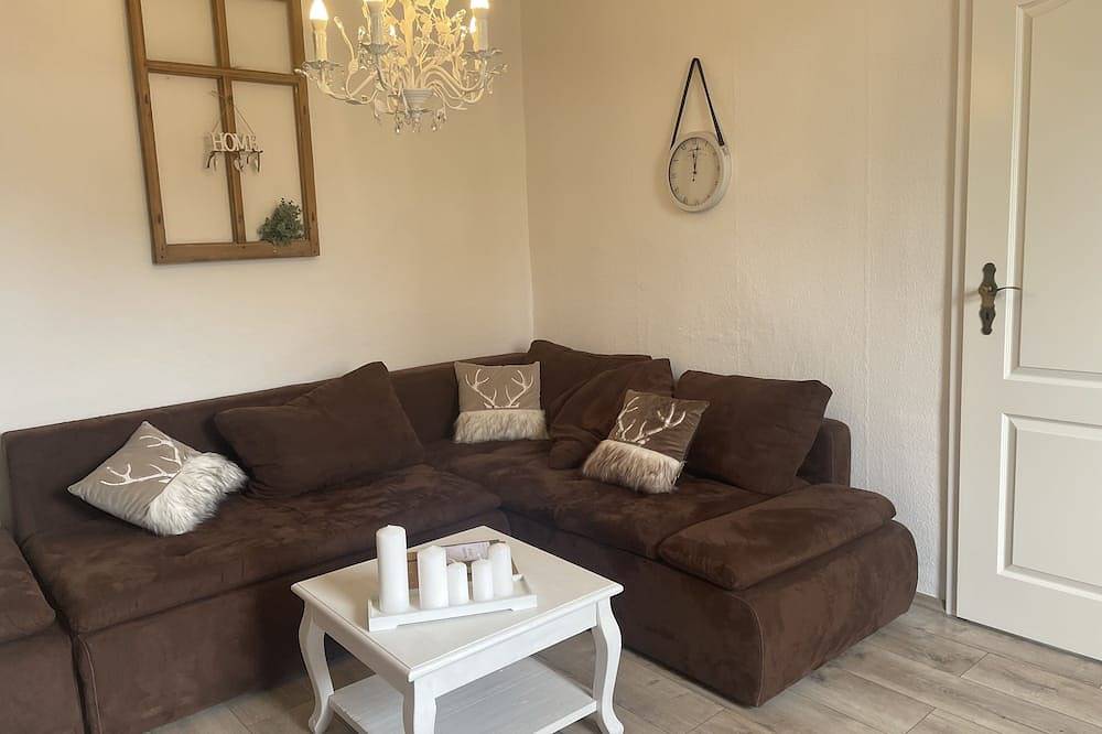 Geheel appartement, Vacation apartment, country house kitchen, directly at the park \"Fuchsgrund\" in Hohenstein-Ernstthal, Chemnitz (region)