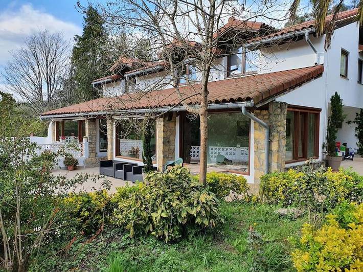 Chalet para 12 personas, con piscina además de vistas y jardín, Se admiten mascotas en Gran Bilbao - 2