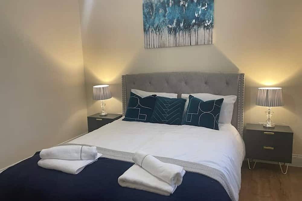 Entire apartment, Luxurious 1 bedroom flat with free parking in Woking, Surrey