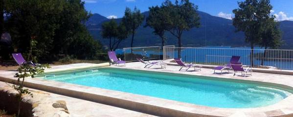 Chambre d’hôte pour 3 personnes, avec vue ainsi que jardin et piscine dans Lac de Sainte-Croix