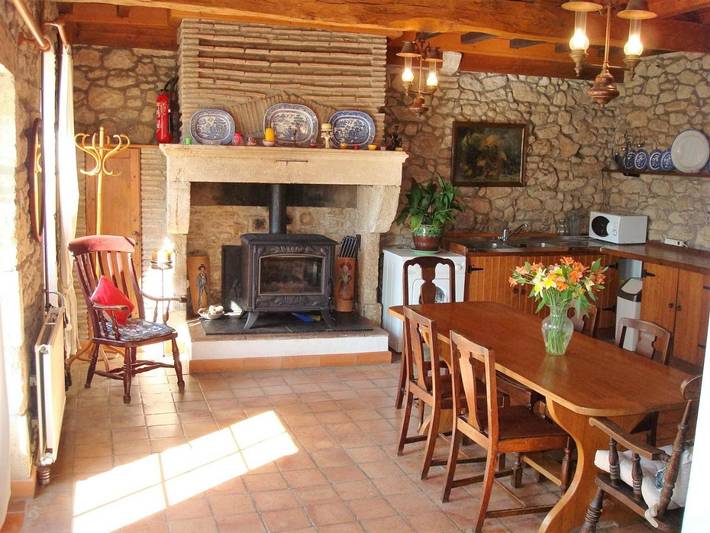 Location de vacances pour 5 personnes, avec piscine ainsi que jardin et vue à Barie - 4