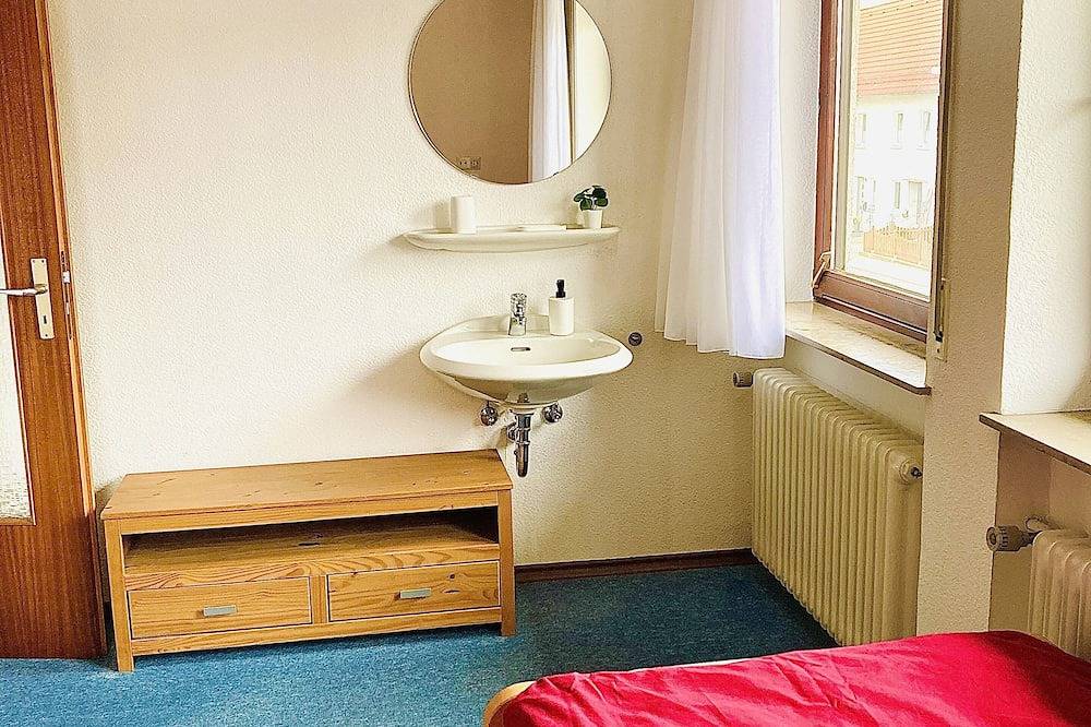 Ganze Wohnung, Ferienwohnung mit großem Balkon nähe Bodensee 97m ² in Ostrach, Nördlicher Bodensee region