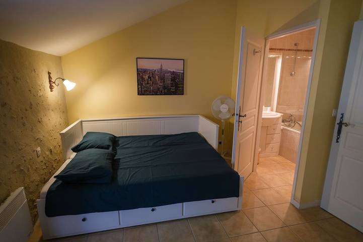 Gîte pour 5 personnes, avec piscine ainsi que jardin et terrasse, animaux acceptés à Lamothe-Montravel - 4