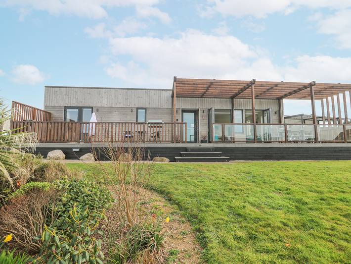 Holiday rental for 6 people, with pool and garden as well as hot tub in Portreath