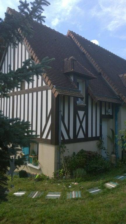 Chambre d’hôte pour 3 personnes, avec Jardin à Beuvron-en-Auge