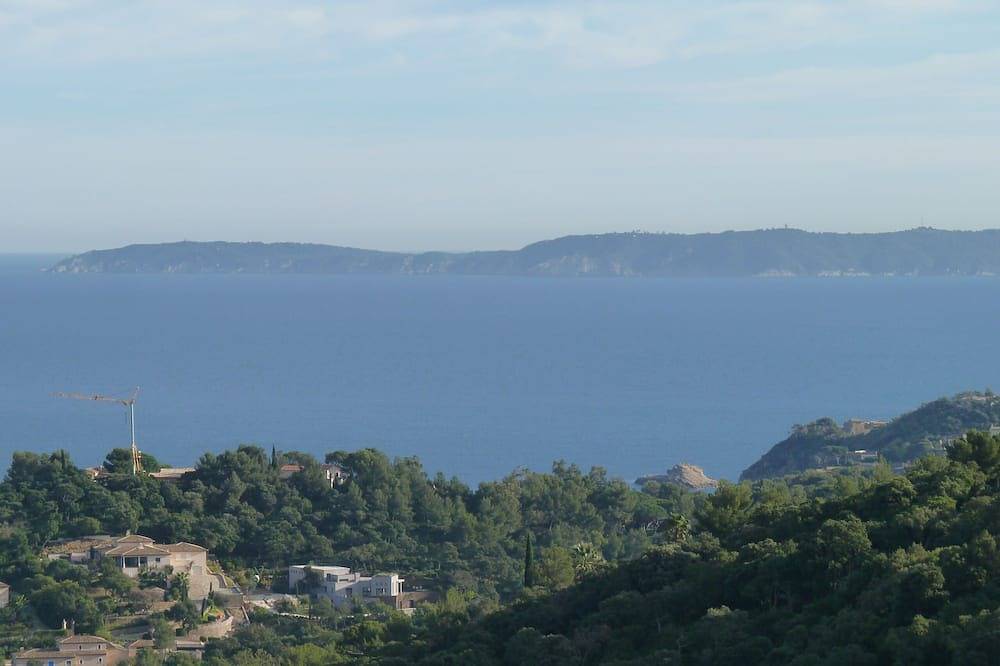 Ganze Wohnung, Meerblick - privaten und bewachten Domäne von Gaou Bénat - Bormes les Mimosas in Cap Bénat, Bormes-les-Mimosas