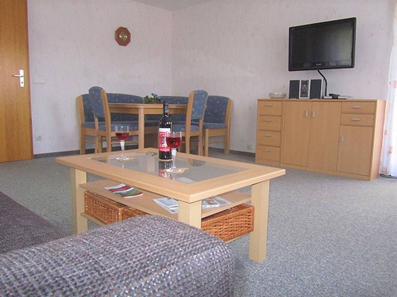 Ganze Ferienwohnung, Ferienwohnung Ganzner - Ferienwohnung Ganzner, 52qm, 1 Schlafzimmer, 1 Wohnzimmer, max. 2 Personen in Beuren, Albsteig Etappe 9