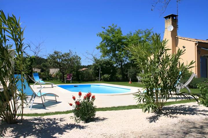 Gîte pour 6 personnes, avec piscine ainsi que jardin et terrasse dans le Gard - 4