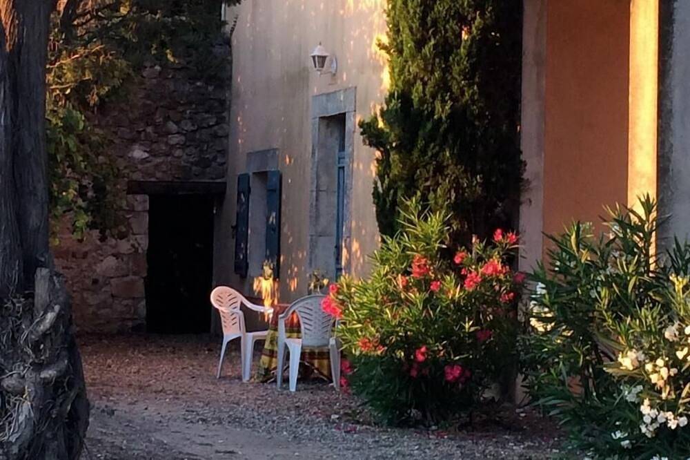 Ganze Wohnung, Apartment-Villa-Ensuite mit Dusche-Gartenblick-Gîte La Forge in Salles-d'Aude, Narbonne und Umgebung