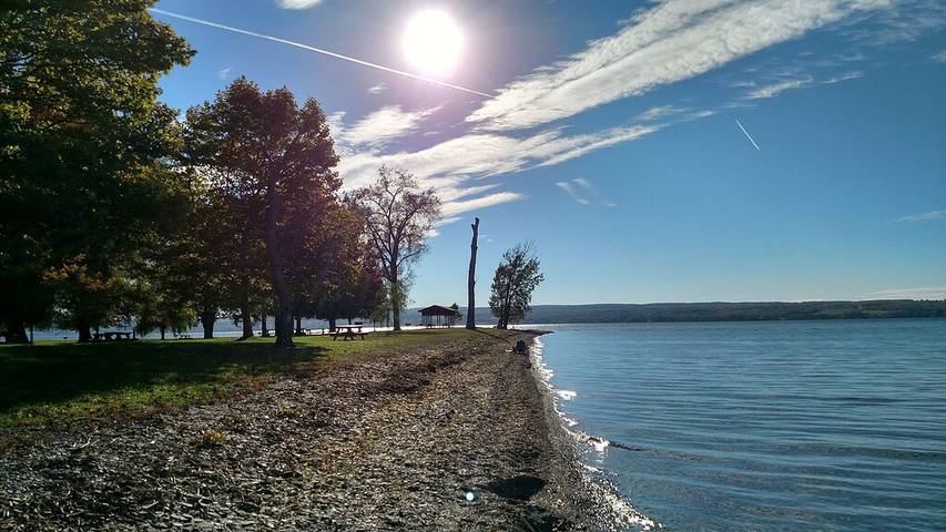 Vacation house for 8 people, with balcony and yard in Seneca Lake