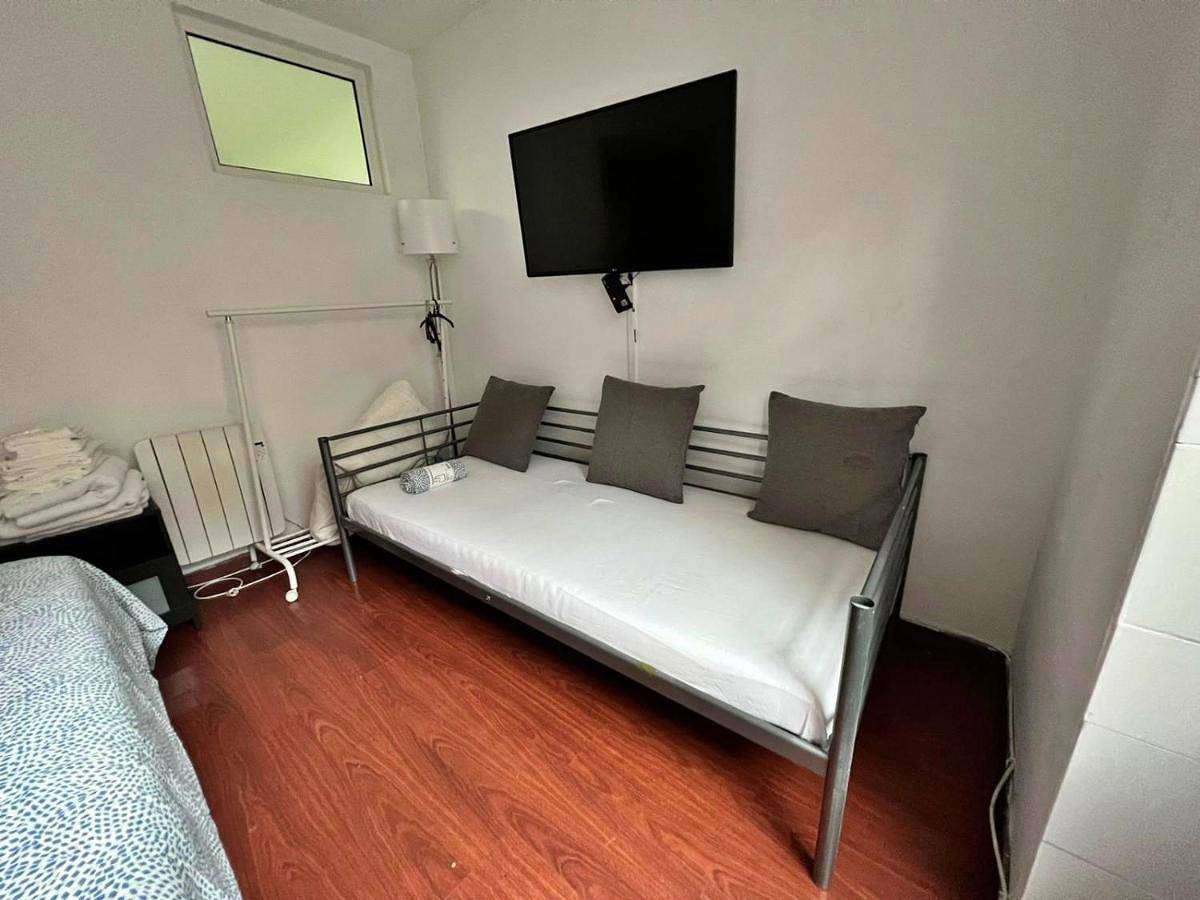 Apartamento de férias inteiro, Budget Triple Room in Queluz e Belas, Costa de Lisboa
