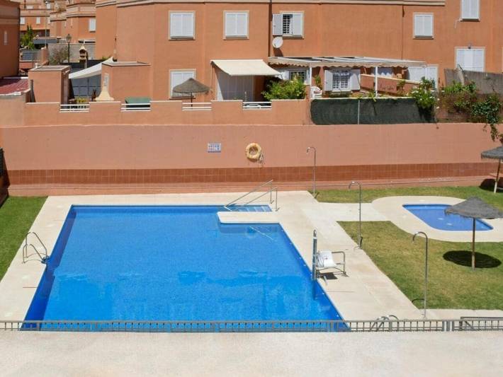Ferienhaus für 6 Personen, mit Terrasse und Pool in Benajarafe