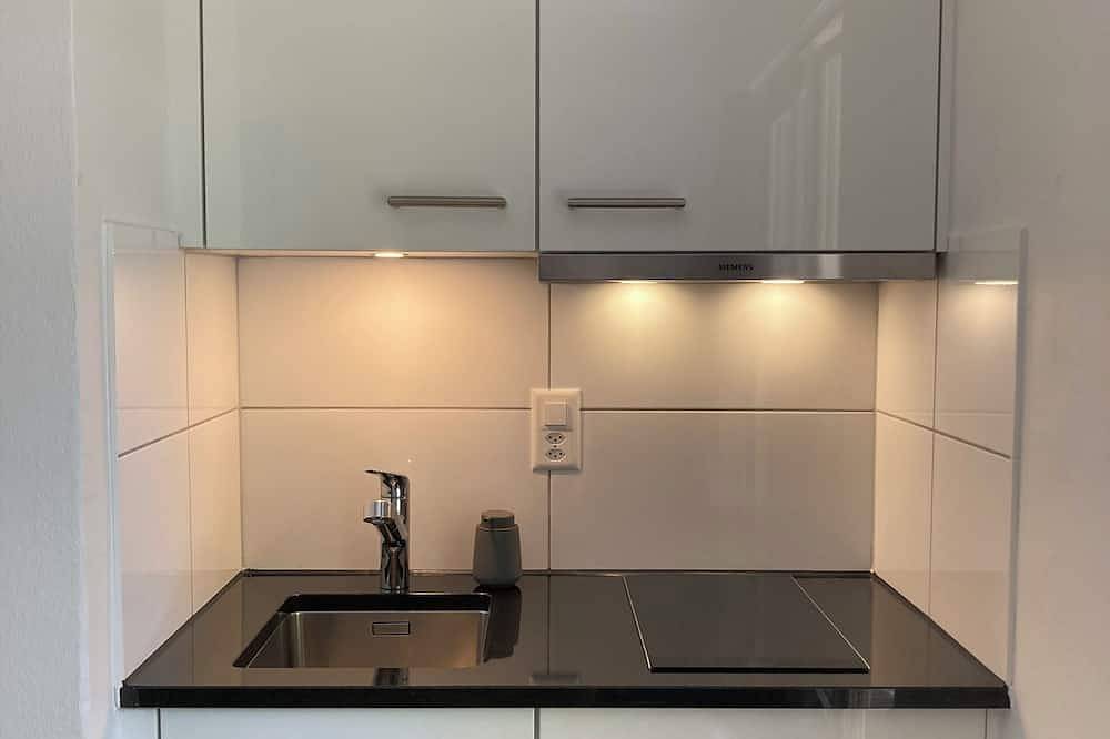 Entire apartment, Furnished garden studio in Zürich by the lake in Zurich, Zurich district