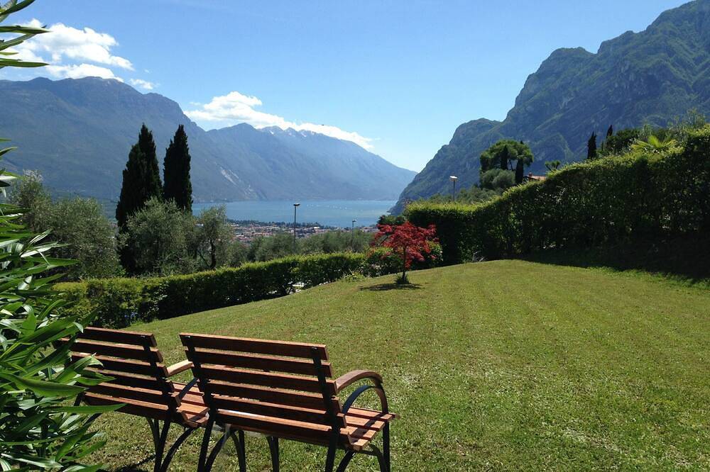 Ganze Wohnung, Tenno - Arco - Riva zwischen zwei Seen und Zwischen Zwei Schlösser ... Green Panorama Wifi und Bbq in Gavazzo, Tenno